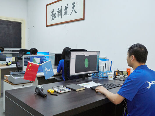 Đèn LED chống ẩm D4 với công suất có thể điều chỉnh bằng công tắc DIP và vòng lặp 3CCT vào/ra dây 3*1.5/2.5mm2 hoặc cáp 5*1.5/2.5mm2, thích hợp cho xưởng và nhà kho