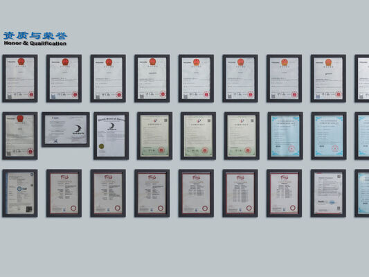 Đèn LED chống ẩm D4 với hiệu suất lên đến 160 LPW, sử dụng chip DIP/3CCT/Thay đổi 3 pha. 1SKU=12SKU thân thiện, là giải pháp lý tưởng cho nhiều ứng dụng như bãi đậu xe, nhà máy.