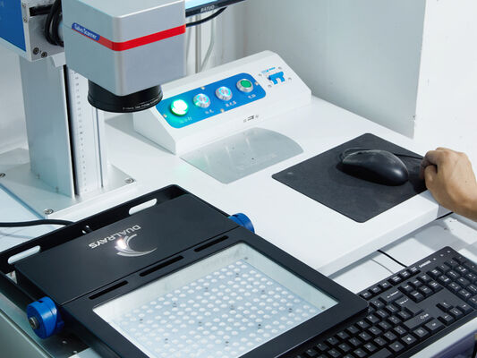 Đèn LED chống ẩm D4 với hiệu suất lên đến 160 LPW, sử dụng chip DIP/3CCT/Thay đổi 3 pha. 1SKU=12SKU thân thiện, là giải pháp lý tưởng cho nhiều ứng dụng như bãi đậu xe, nhà máy.